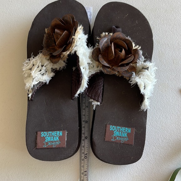 NWT Southern Swank Flip Flops - Picture 7 of 7